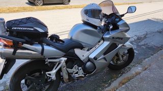 Honda VFR 800 2004 vtec-thumb-1