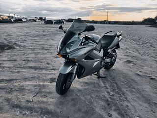 Honda VFR 800 2004 vtec-thumb-15