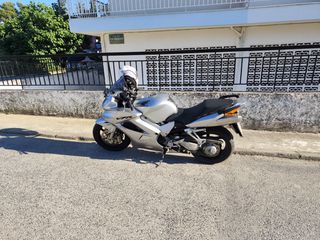 Honda VFR 800 2004 vtec-thumb-17