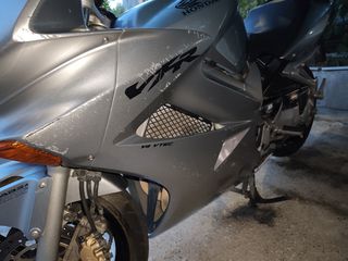 Honda VFR 800 2004 vtec-thumb-20