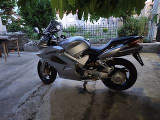 Honda VFR 800 2004 vtec-thumb-22