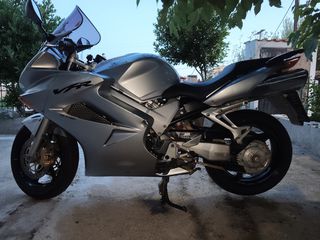 Honda VFR 800 2004 vtec-thumb-23