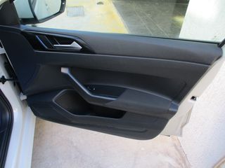 Volkswagen Polo 2023 1.0 TSI LIFE-thumb-25