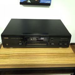 Teac CD-P3450SE Compact Disc Player - Optical Output (Special Edition)-thumb-3