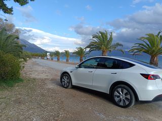 Tesla Model Y 2023 LONG RANGE DUAL MOTOR