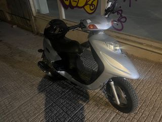 Suzuki UE 125 2004-thumb-1
