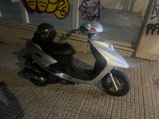 Suzuki UE 125 2004-thumb-2