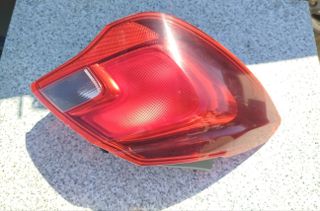 ΠΙΣΩ ΦΑΝΑΡΙΑ CORSA E