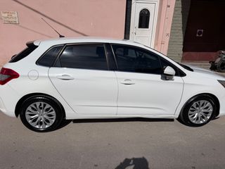 Citroen C4 2013-thumb-2