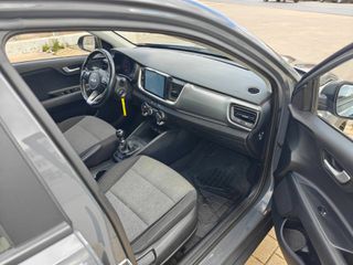 Kia Stonic 2022 1.2cc GL OPTIMUM-thumb-4