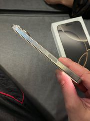 apple iphone 16 pro max-thumb-4