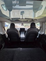 Tesla Model Y 2023 PERFORMANCE-thumb-9