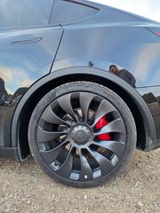 Tesla Model Y 2023 PERFORMANCE-thumb-11