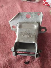 RENAULT CLUO MK3 05-12 βάση προφυλακτήρα ΕΜΠ δεξια 8200104186-thumb-1