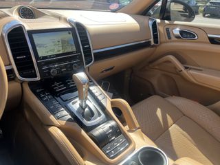 Porsche Cayenne 2015-thumb-11