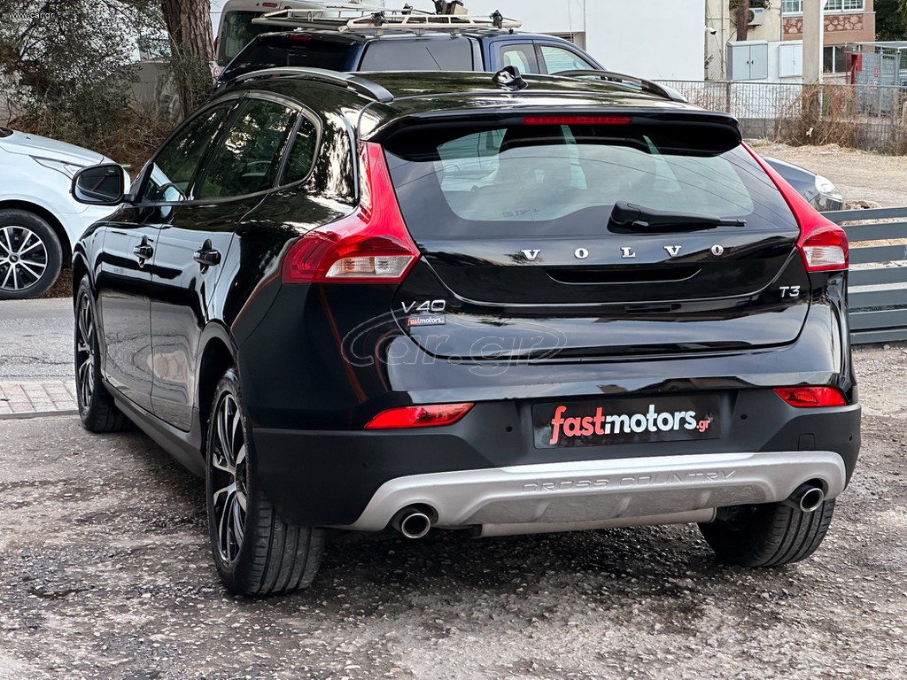 Volvo V40 Cross Country thumbnail 5