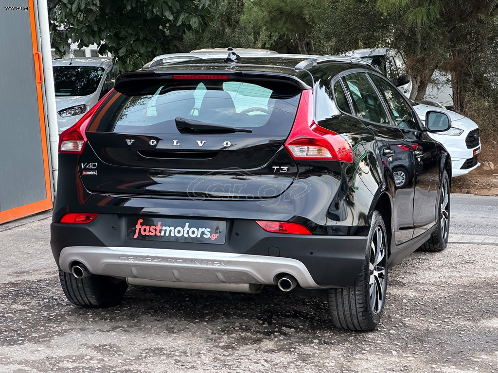 Volvo V40 Cross Country thumbnail 7