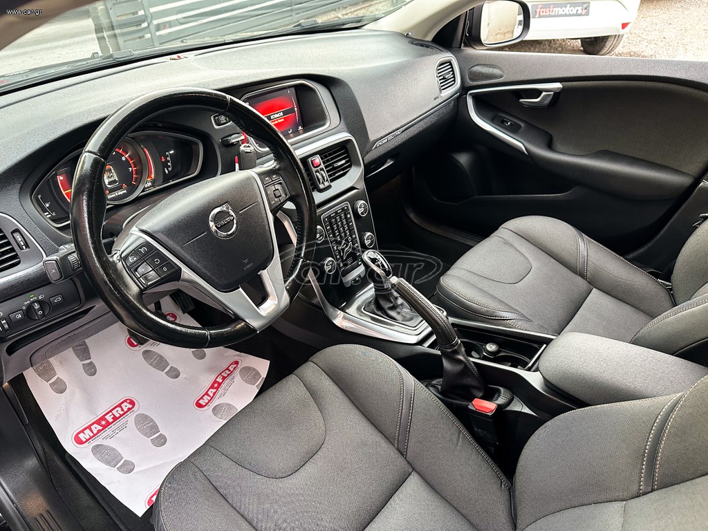 Volvo V40 Cross Country thumbnail 10