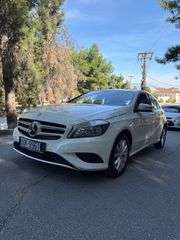 Mercedes-Benz A 180 2013-thumb-2