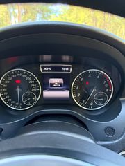 Mercedes-Benz A 180 2013-thumb-30