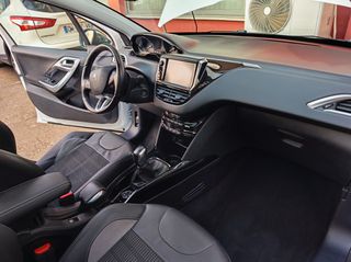 Peugeot 2008 2016 1.6 Bluehdi 100 Allure!!!Panorama!!Grip Control !!!-thumb-9