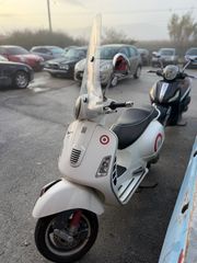 Piaggio Vespa GTS 300 2010-thumb-1