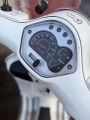 Piaggio Vespa GTS 300 2010-thumb-4