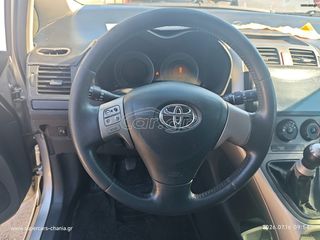 Toyota Auris 2010 SUPERCARS XANIA-thumb-5
