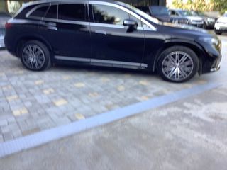 Mercedes-Benz EQS SUV 2024 AMG 4matic-thumb-2