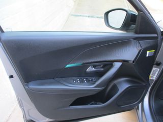 Peugeot 2008 2022 1.2 PURETECH 100 ALLURE-thumb-5