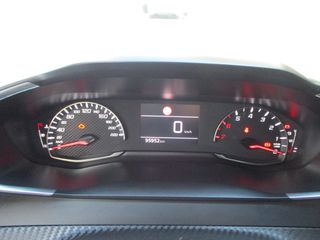 Peugeot 2008 2022 1.2 PURETECH 100 ALLURE-thumb-8