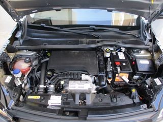 Peugeot 2008 2022 1.2 PURETECH 100 ALLURE-thumb-36