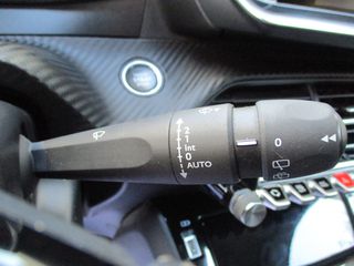 Peugeot 2008 2022 1.2 PURETECH 100 ALLURE-thumb-12