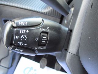 Peugeot 2008 2022 1.2 PURETECH 100 ALLURE-thumb-15