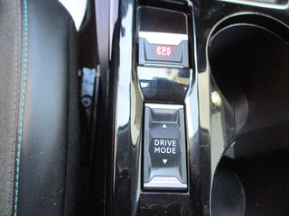 Peugeot 2008 2022 1.2 PURETECH 100 ALLURE-thumb-23