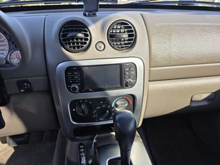 Jeep Cherokee 2004-thumb-17