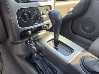 Jeep Cherokee 2004-thumb-18