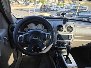 Jeep Cherokee 2004-thumb-13