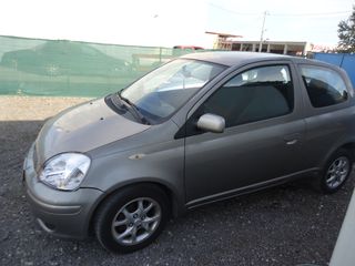 Toyota Yaris 2005-thumb-6