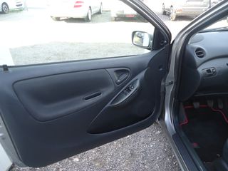 Toyota Yaris 2005-thumb-8