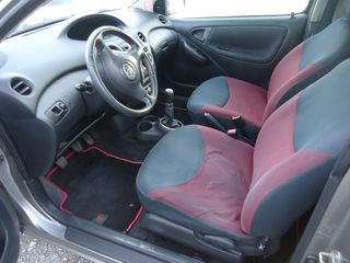 Toyota Yaris 2005-thumb-9