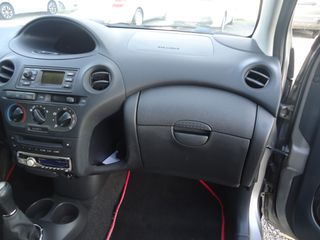 Toyota Yaris 2005-thumb-13