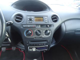 Toyota Yaris 2005-thumb-15