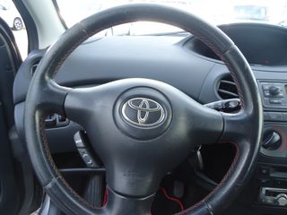 Toyota Yaris 2005-thumb-18
