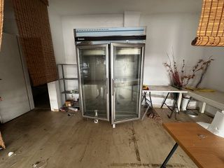 EYKAIRIA. Πωλείται επαγγελματικό ψυγείο βιτρίνα για Ανθοπωλείο