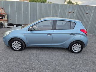 Hyundai i 20 2011-thumb-2
