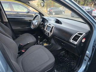 Hyundai i 20 2011-thumb-11
