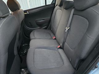 Hyundai i 20 2011-thumb-12