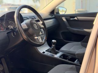 Volkswagen Passat 2011 TSI-thumb-6