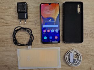 Samsung Galaxy A50 Dual SIM με 4GB RAM και 128GB χωρητικότητα με extras